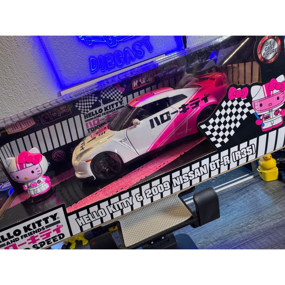 Jada 1/24 Hello Kitty 2009 Nissan GTR R35